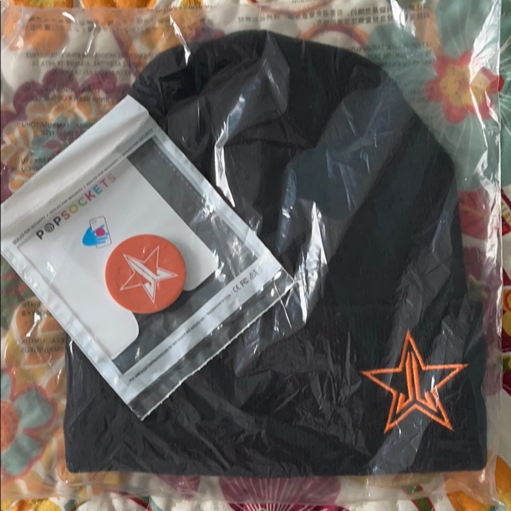 Jeffree Star Beanie and PopSocket